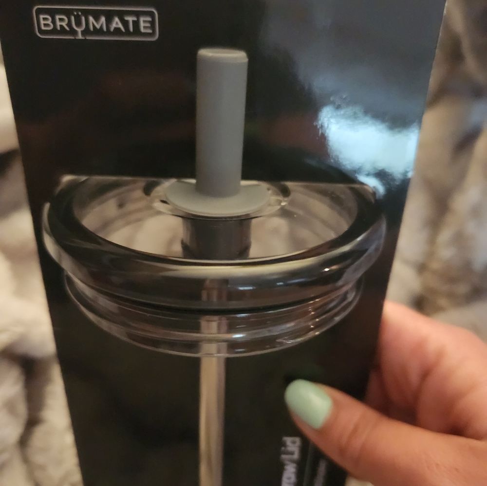 Brumate multishaker straw lid